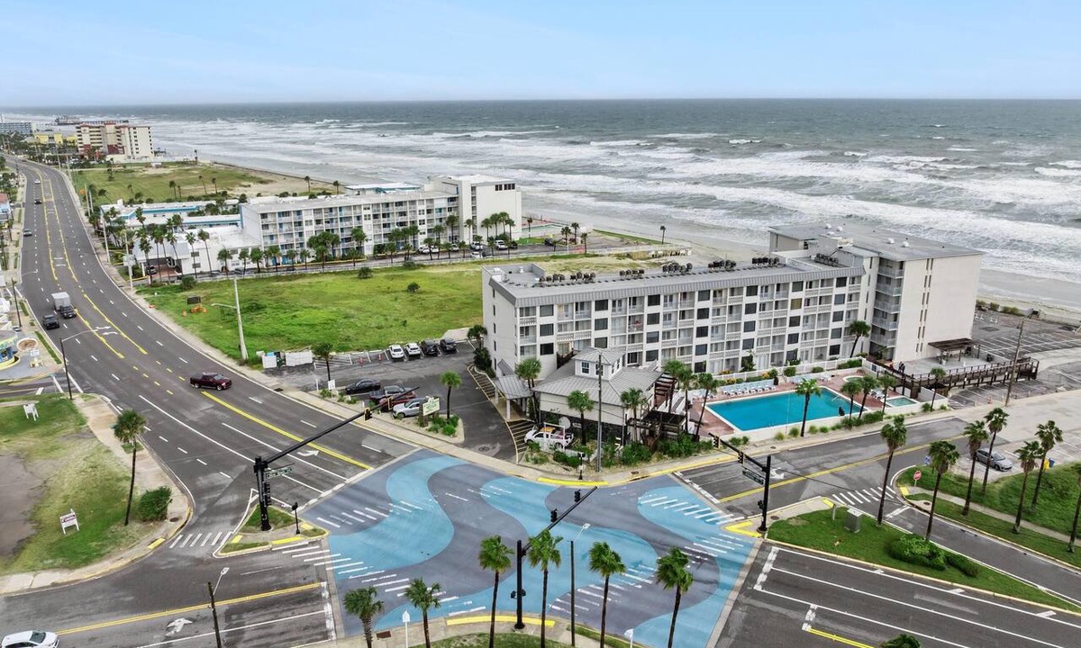 South Peninsula Historic District Apartment | Howard Johnson by Wyndham Oceanfront Daytona Beach