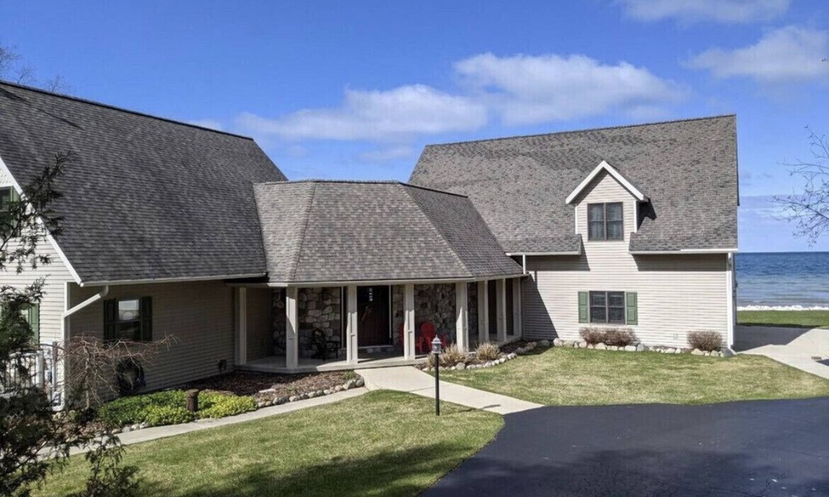 St Ignace House | Huge Family Lake Michigan Vacation Home, 6 bedrooms. Amazing Views!