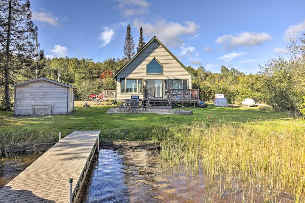 Pine Lake House | Hurley Lakefront Hideaway w/Fire Pit & Dock!
