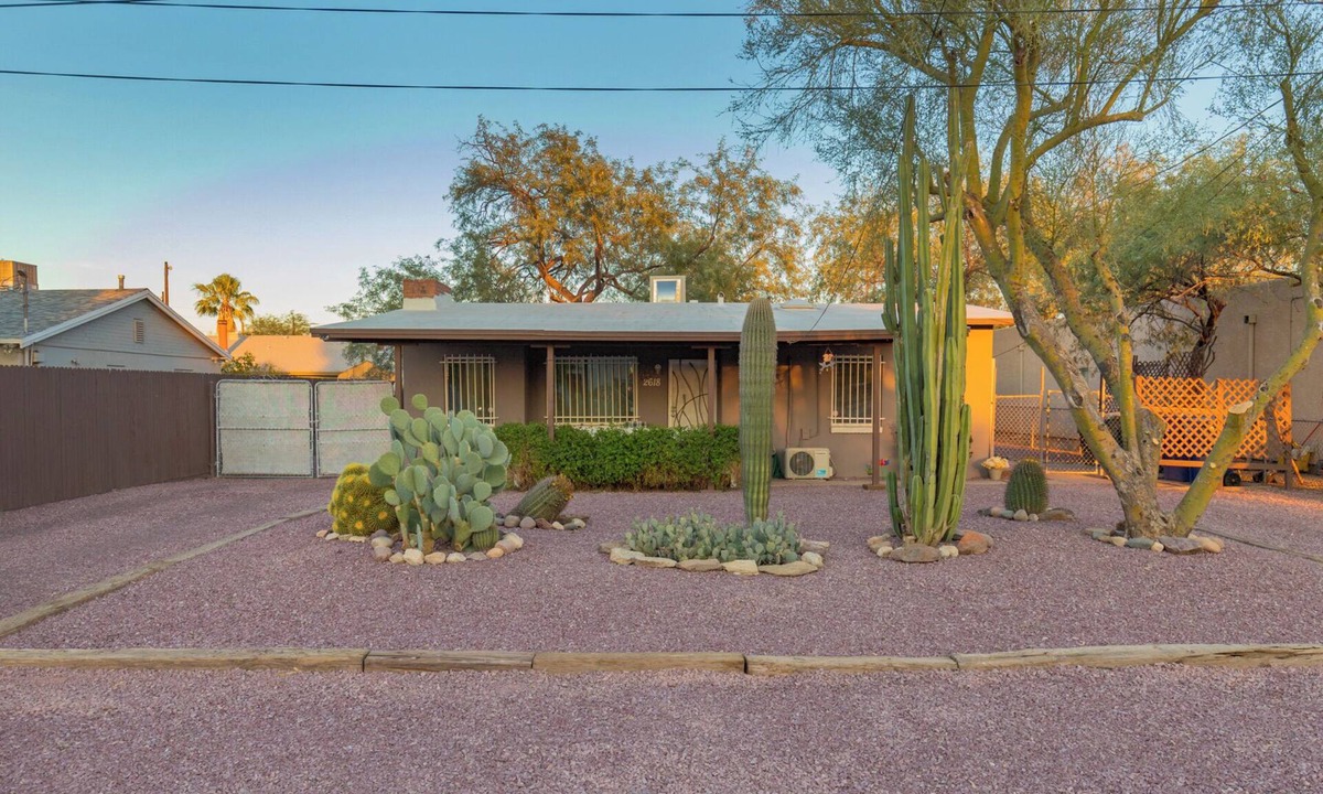 Tucson House | Ideal Haven- Perfect Convenient 2-bedroom house with Hot tub & pet friendly