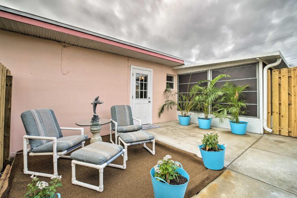 South Sea Village Apartment | Indialantic Apt with Bikes - 1 Mi to Melbourne Beach