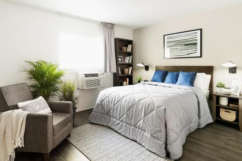 Pike Hotel | InTown Suites Extended Stay Indianapolis IN - Traders Point
