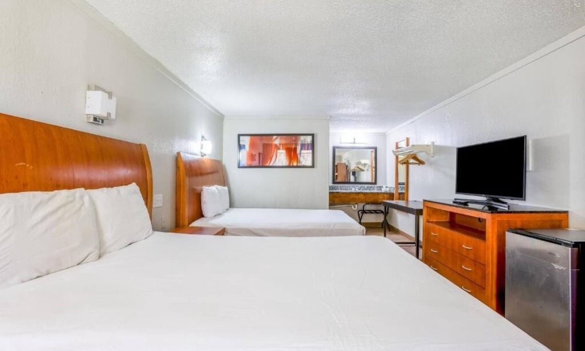 Richmond Hotel | Inviting 4-Unit Stay at Garden Inn – Affordable Room Near Comstock Field