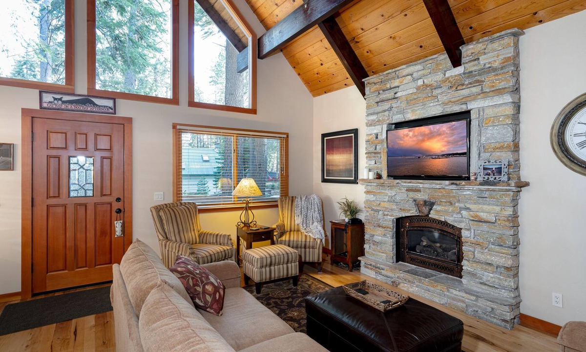 Sunnyside House | Inviting and Modern Home in Sunnyside Walk to Lake, Access to Tahoe Park HOA. By Tahoe Time VR
