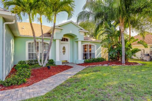 Jensen Beach House | Inviting Jensen Beach Home w/Screened-In Patio!
