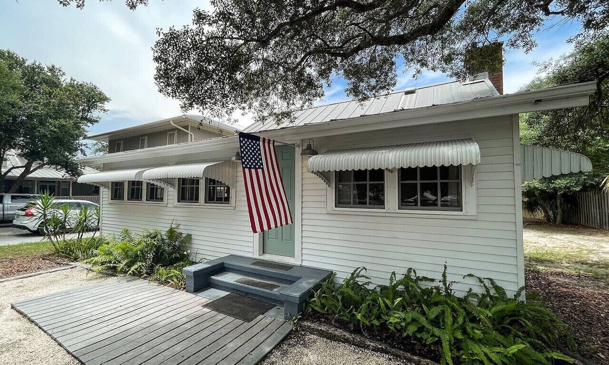 Grayton Beach House | July Openings! Grayton 30A Beach House + 4 Bikes