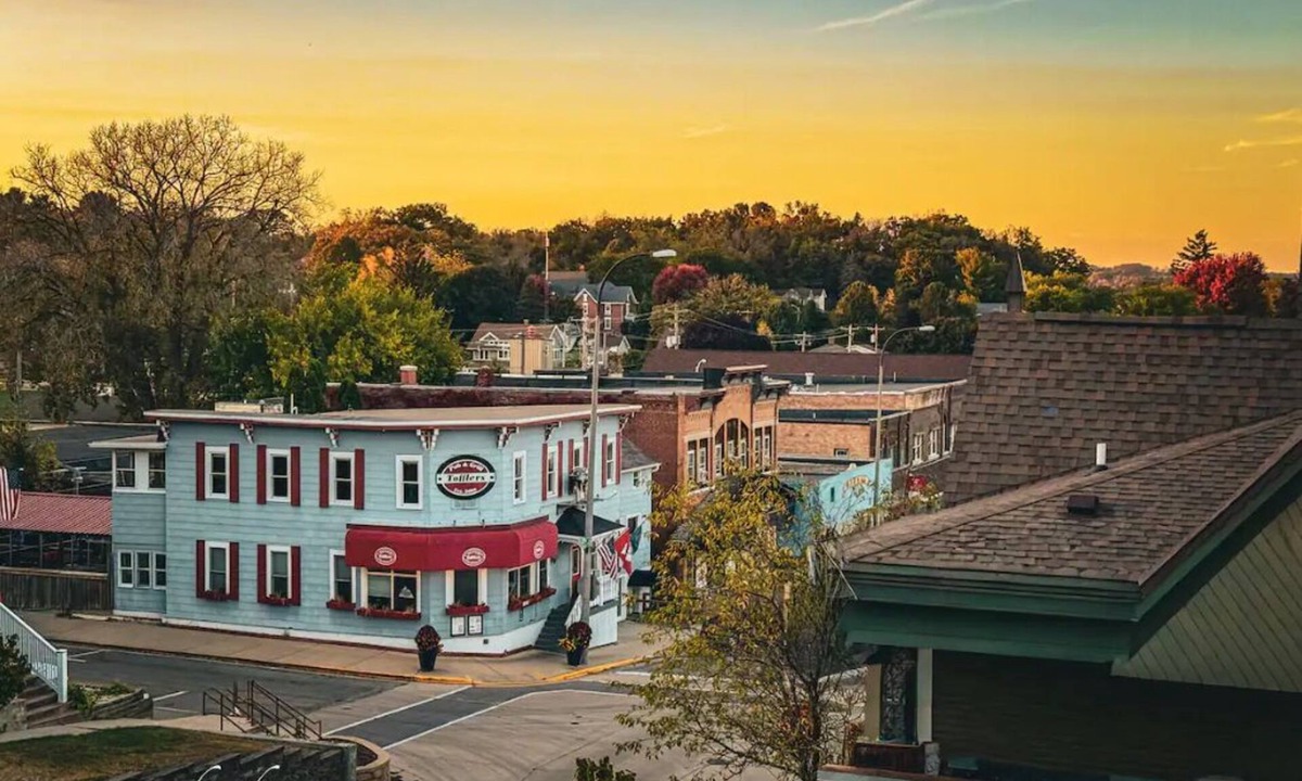 New Glarus House | JUNE JULY 2026-NEW BOOKING SPECIAL at The Belvedere just Steps to downtown.
