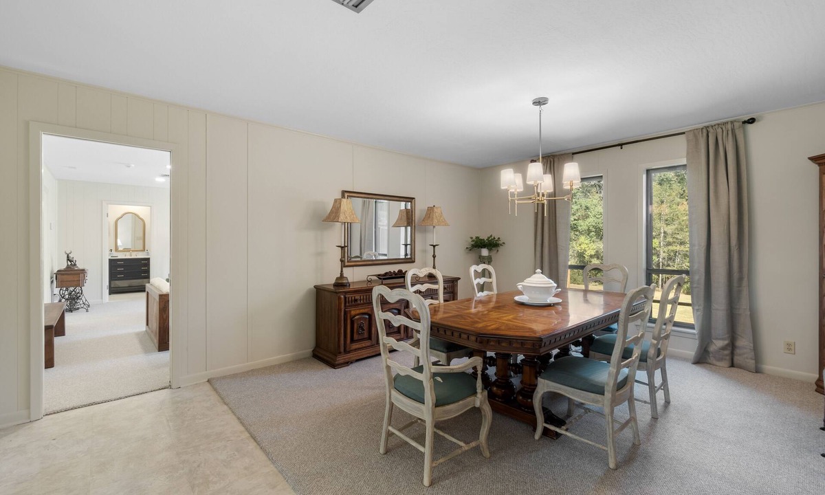 Hattiesburg House | K K’s Hideaway—pond/pool table