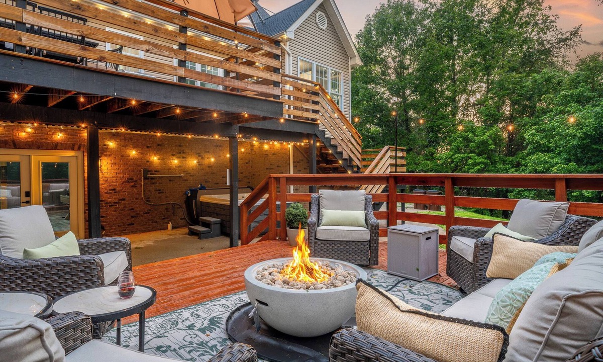 Perry Park House | Kentucky Bourbon Trail: Hot Tub & Game Room