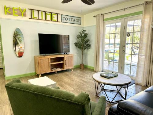 Crystal River House | Key Lime Cottage - waterfront