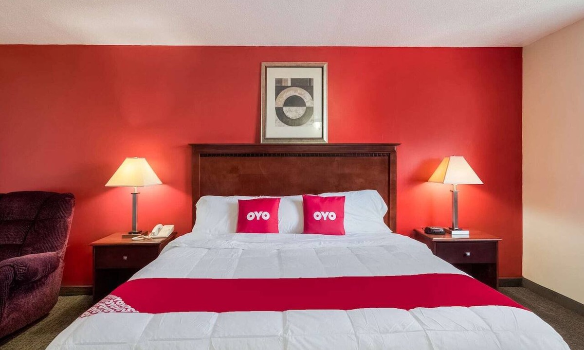 Morton Apartment | King Bed|Smoking|Morton IL