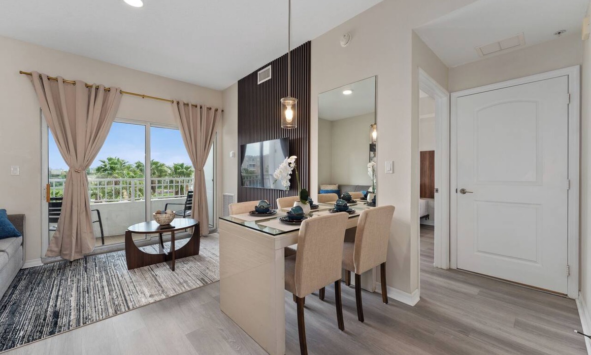 Florida Center Apartment | King Bed Suite, Kitchen, Near Theme Parks