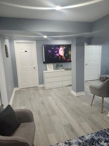 Durham Region Apartment | King Bedroom Stylish Unit with Seperate entrance