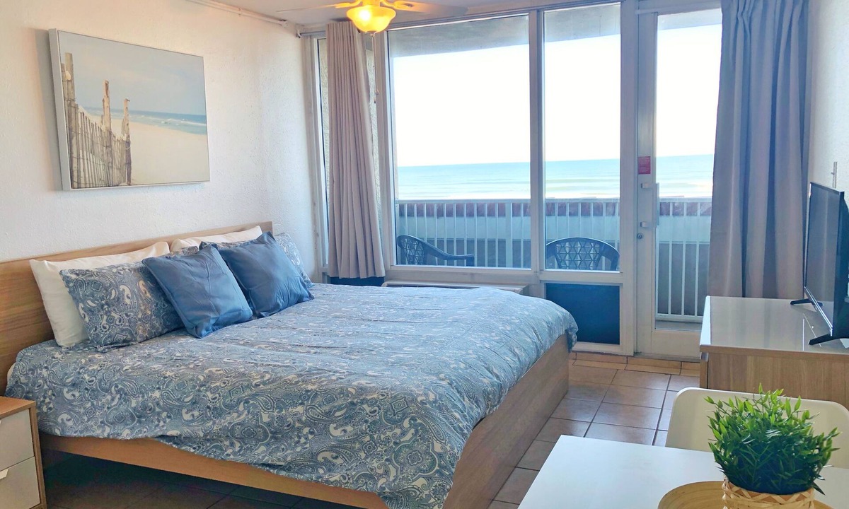 Ocean View Halifax Estates Apartment | King Size Bed Ocean Front Studio in Daytona Beach!