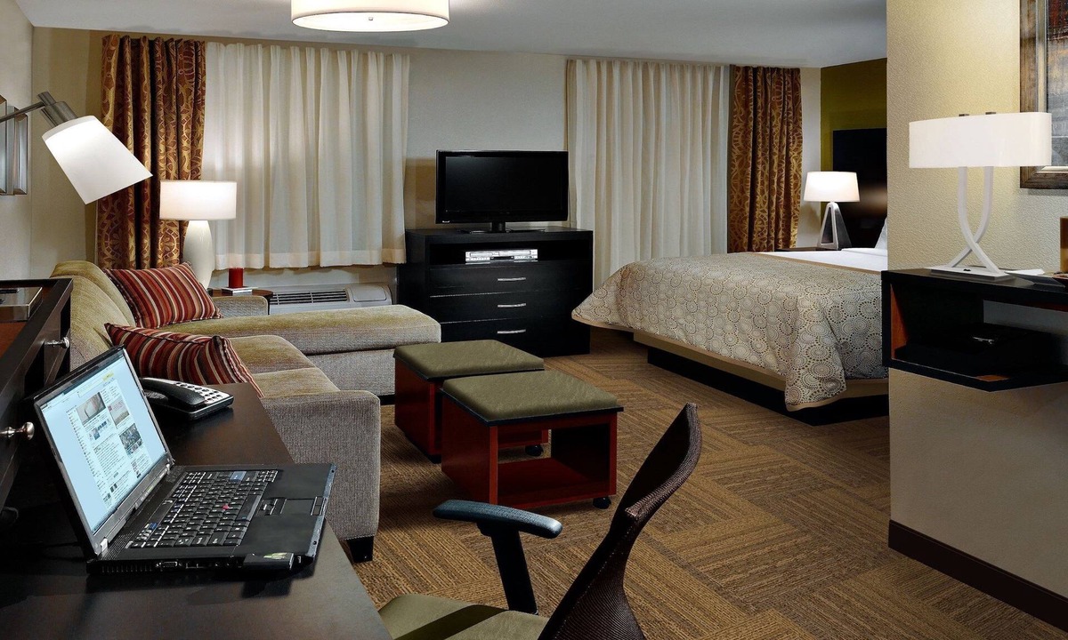 Lafayette Apartment | King Studio. 5 Miles from Purdue University. Free Breakfast. Pool.