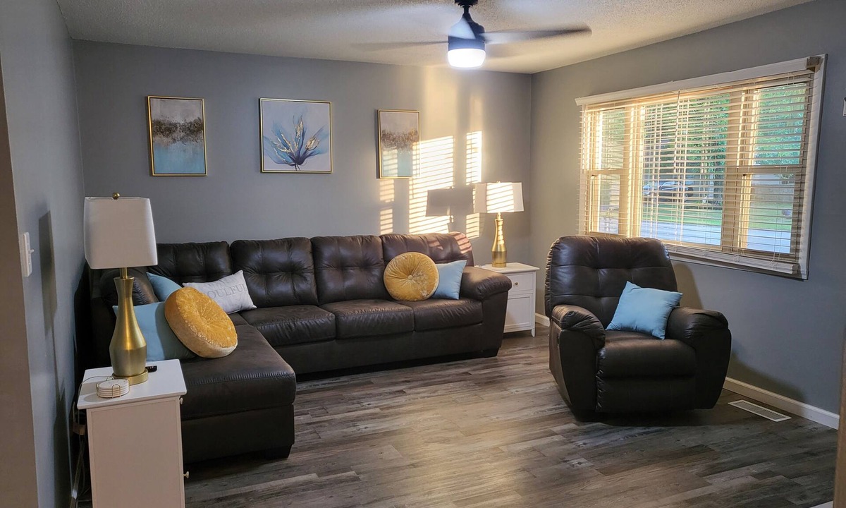 Kokomo House | Kokomo's Mini Manor, great cozy place to stay!