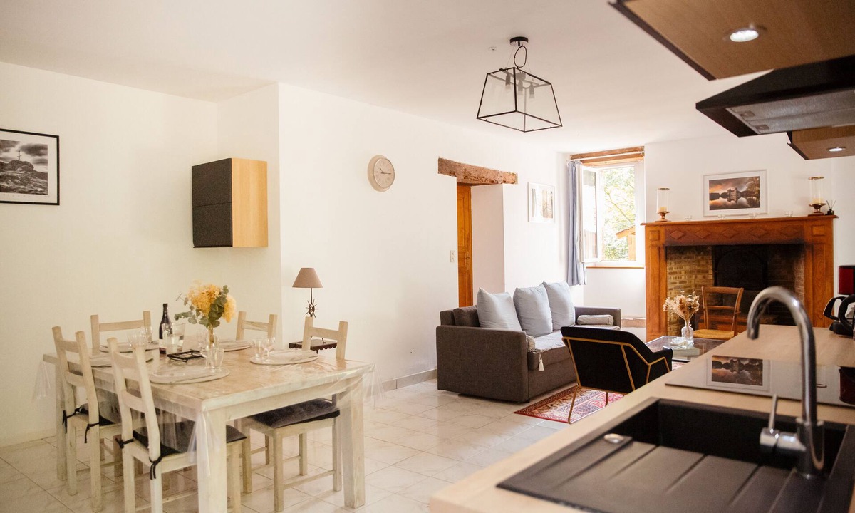 Loutehel Apartment | La Borgnardais