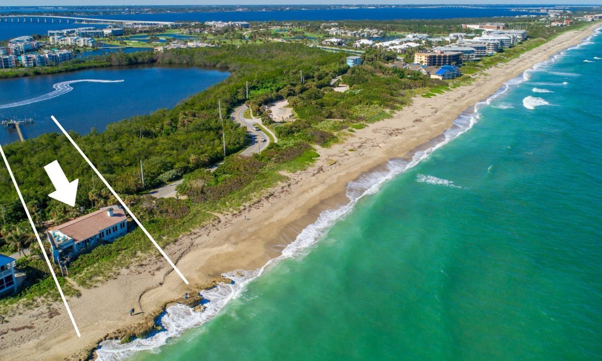 Stuart Villa | La Dolce Vita: Big Beach House w/elevator & heated pool! DIRECTLY ON BEACH