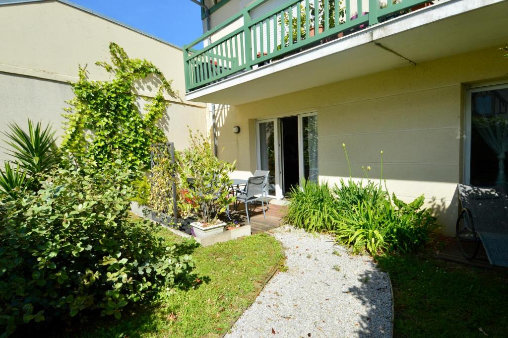 Courseulles-sur-Mer Apartment | La petite Marine, wifi et jardin à 100m de la mer