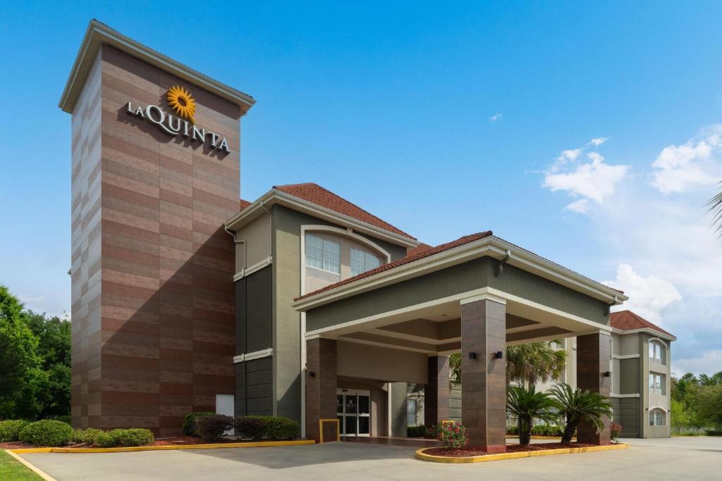 Broadmoor Hotel | La Quinta by Wyndham Baton Rouge Denham Springs