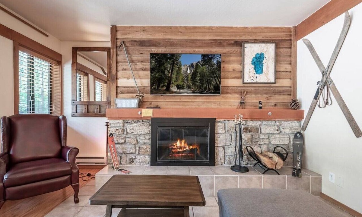 Tahoe Woods Condo | Lake+Pow Studio: Min to Lake/Pool/HotTub/Sauna