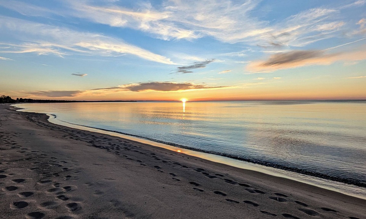 Rumely House | Lake Superior & River Luxury Home-1,000 ft of Beachfront