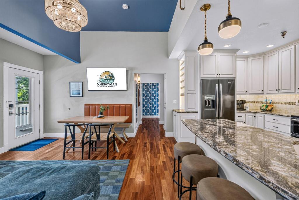 Elkhart Lake Apartment | Lake Walk Everywhere 3BR Elkhart Beach Resort