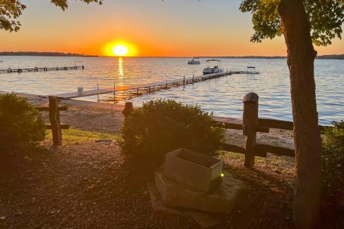 Cecil House | Lakefront Cabin w/Shared Beach in Cecil!