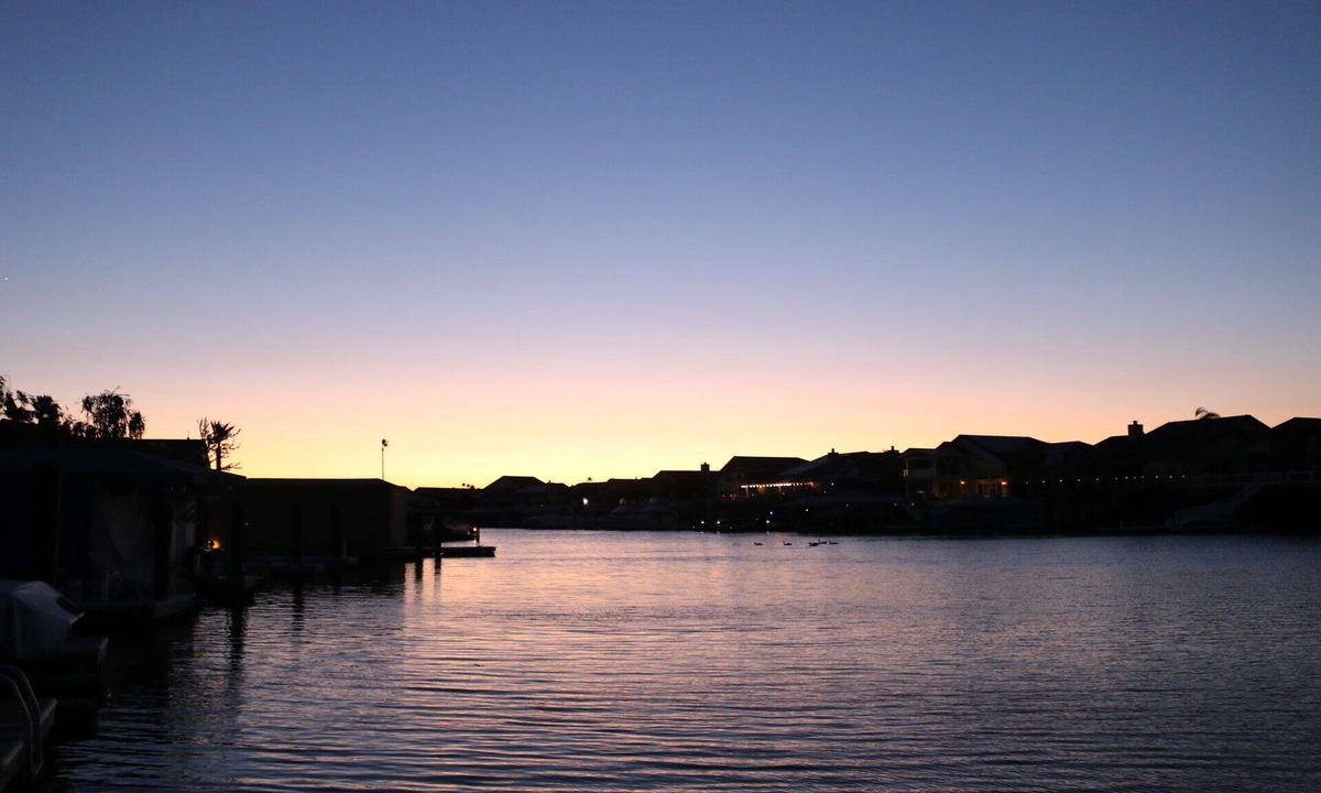 Discovery Bay House | Lakefront Haven Boat Rental Sleeps 4 people