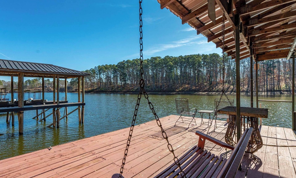 Mid America House | Lakefront Home w/Dock: 10 Mi to Central Ave!