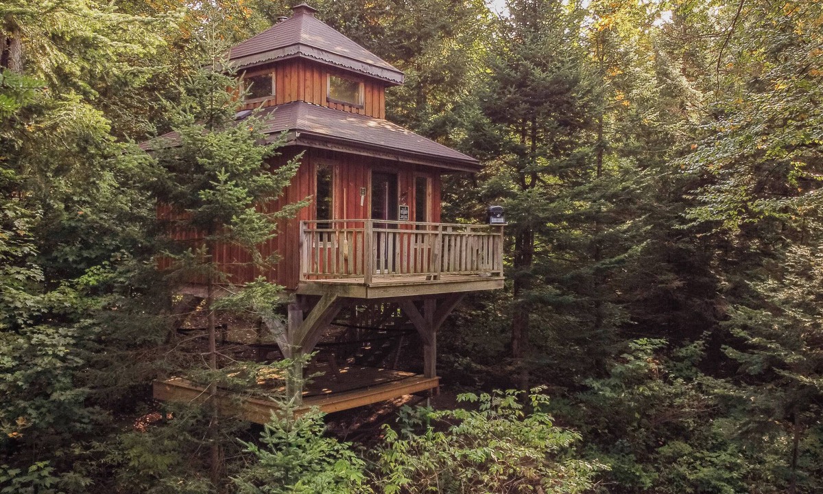 Saint-Faustin-Lac-Carre House | Lakefront treehouse, close to parking | Lodging #03
