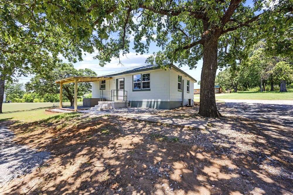 Madill Cabin | Lakeside Nature Retreat: Private Cabin, Outdoor Jacuzzi, Stunning Views in Madill, Oklahoma