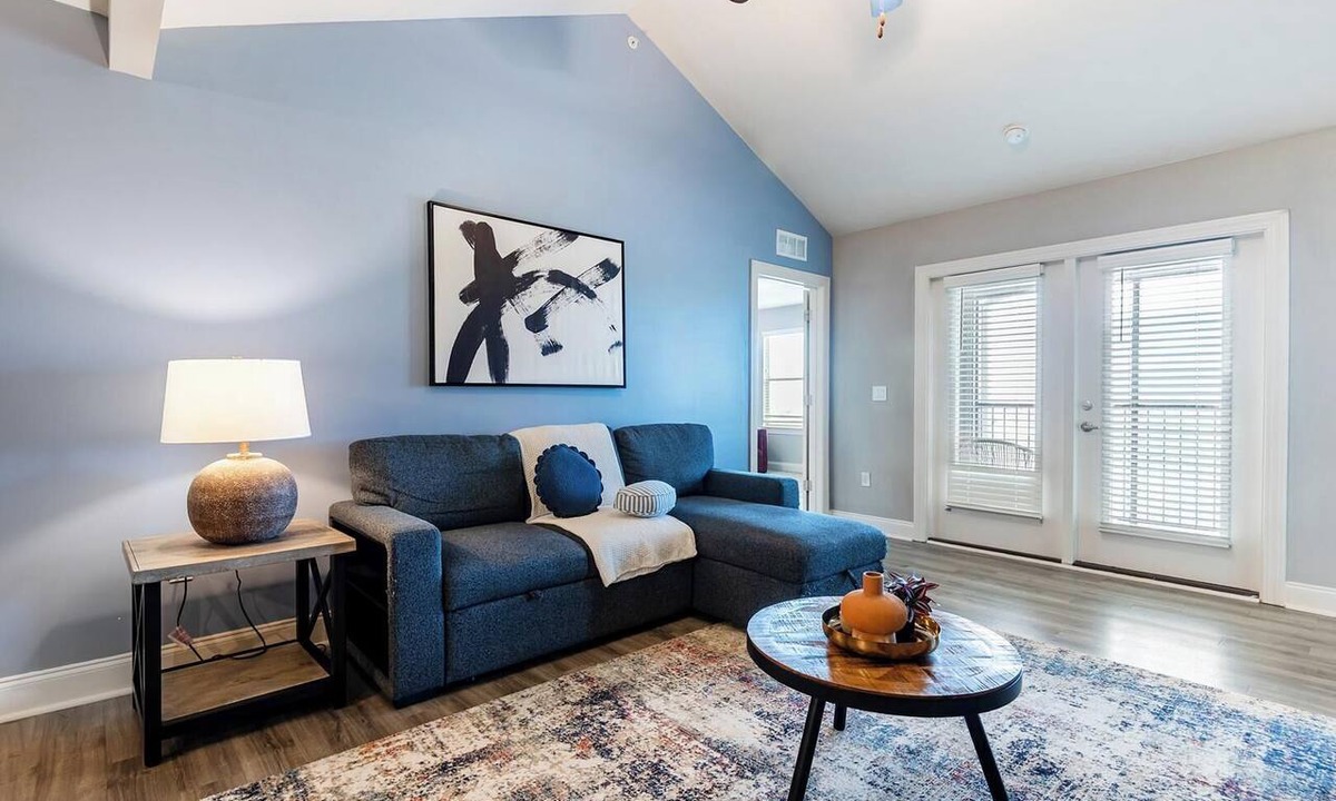 Cocoa Apartment | Landing | Amazing 3BD, Pool, Gym
