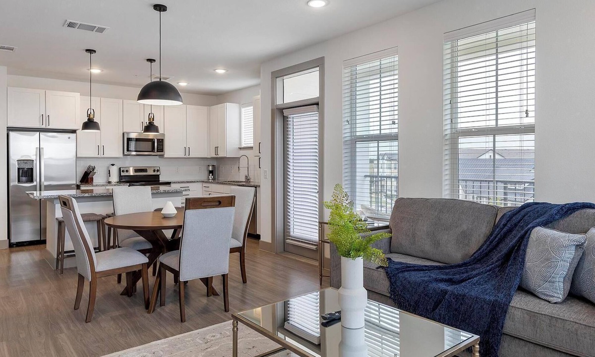 Weston Apartment | Landing | Beautiful 2BD, Game Room, Clubhouse