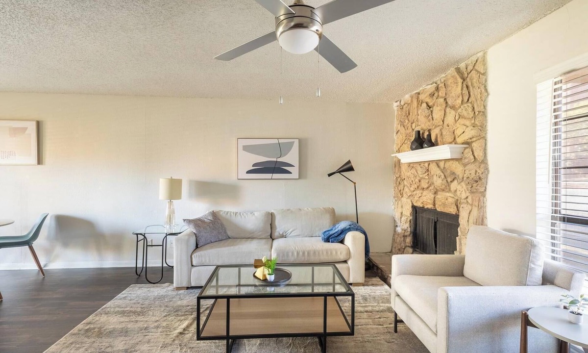 Denton Apartment | Landing | Modern 2BD, Pool, Courtyard