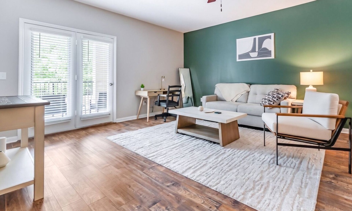 Biloxi Apartment | Landing | Modern 3BD, Pool, Gym