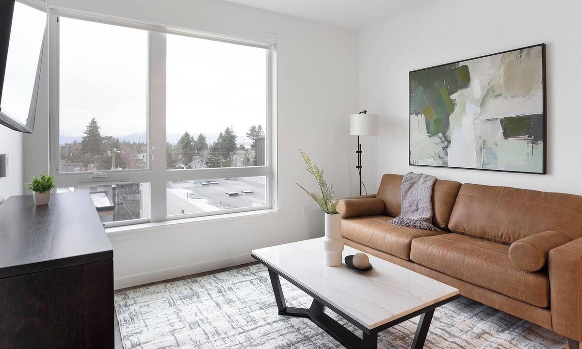 Crown Hill Apartment | Landing | Spectacular 1BD, Gym
