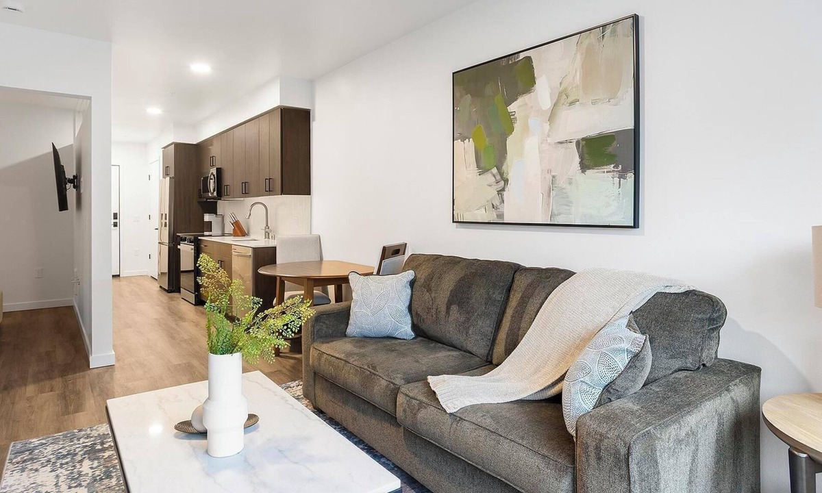 Crown Hill Apartment | Landing | Spectacular 1BD, Gym