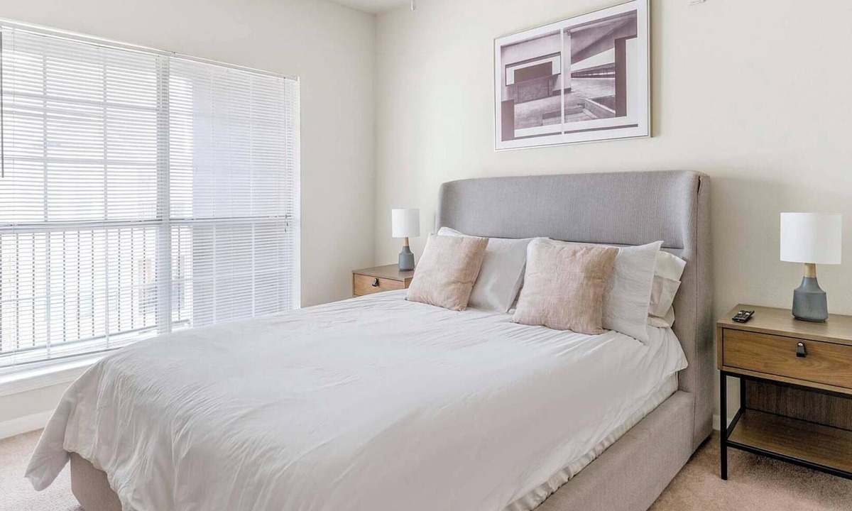 Southbelt/Ellington Apartment | Landing | Spectacular 2BD, Clubhouse, Pool