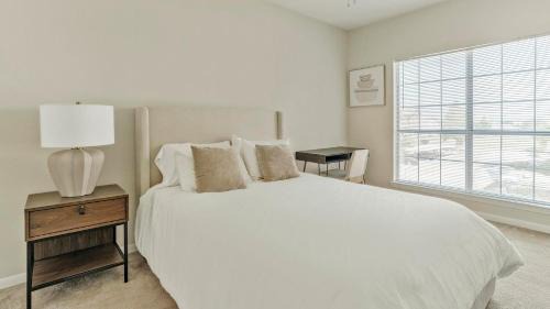 Southbelt/Ellington Apartment | Landing Stunning 1BD Pool Gym