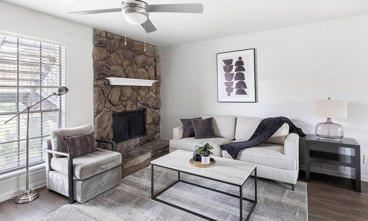 Denton Apartment | Landing | Stunning 2BD, Courtyard, Gym