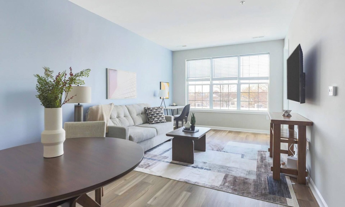 Raritan Apartment | Landing | Stunning 2BD, Tennis Court, Clubhouse