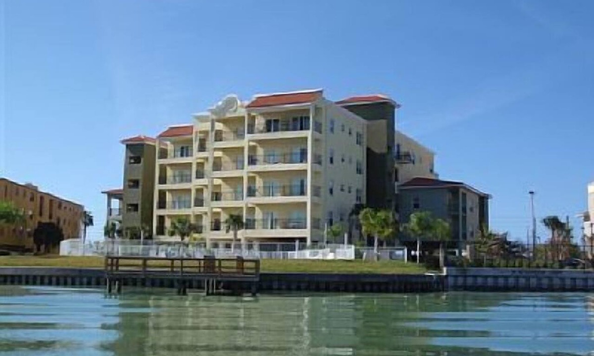Treasure Island Condo | Large 2 Bedroom, 2 Bathroom Beach Condo - w/Beach, Household, Cleaning Supplies
