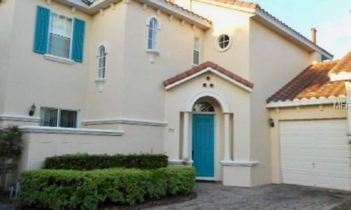 Tuscan Hills House | Large 5 bed villa in gated community close to Disney