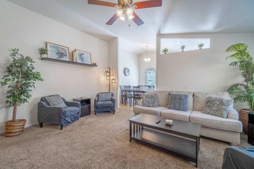 Northwest Reno House | Large Group Escape 5 Beds Pets Welcome