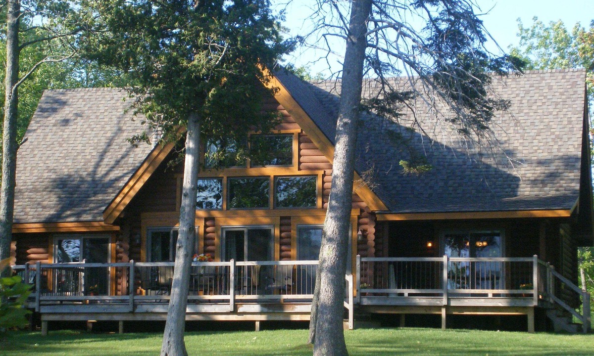 Moran Cabin | Large Lakefront Log Lodge Sandy Beach Dock Near Mackinac Island Brevort