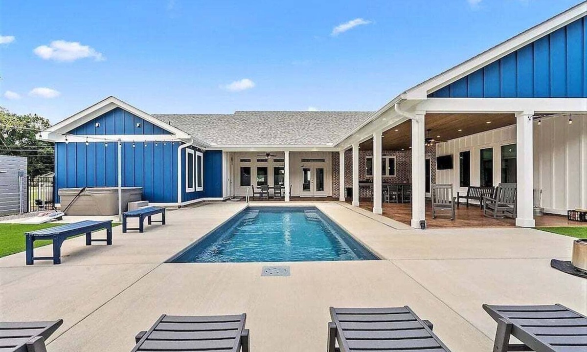 Foley House | Large Lux Home,Private Pool,Spa,Backyard, 6 Bdrms, Beach,Wharf,OWA 15 Mins Away,