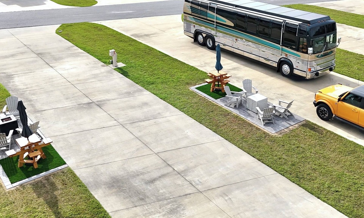Oak RV Rental | LARGE PREMIUM Pull-Thru RV Campsite #43-Bring Your RV & Boat! NEAR BEACHES 🌊🏖️🩱!