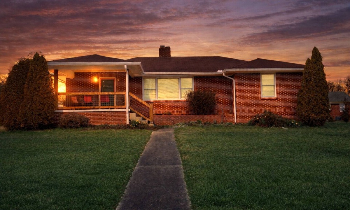 Hayesville House | Lazy Hiker by Chatuge Home Concierge | Walk to Downtown Hayesville | Fire Pit | Pet Friendly
