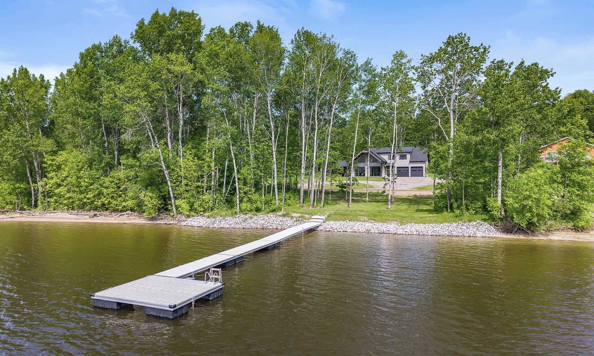 Notre-Dame-de-Pontmain Ski Chalet | Le 83 Chalet moderne sur lac navigable avec spa